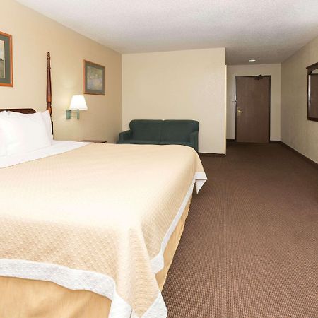 Days Inn By Wyndham Colorado Springs Airport Exterior photo
