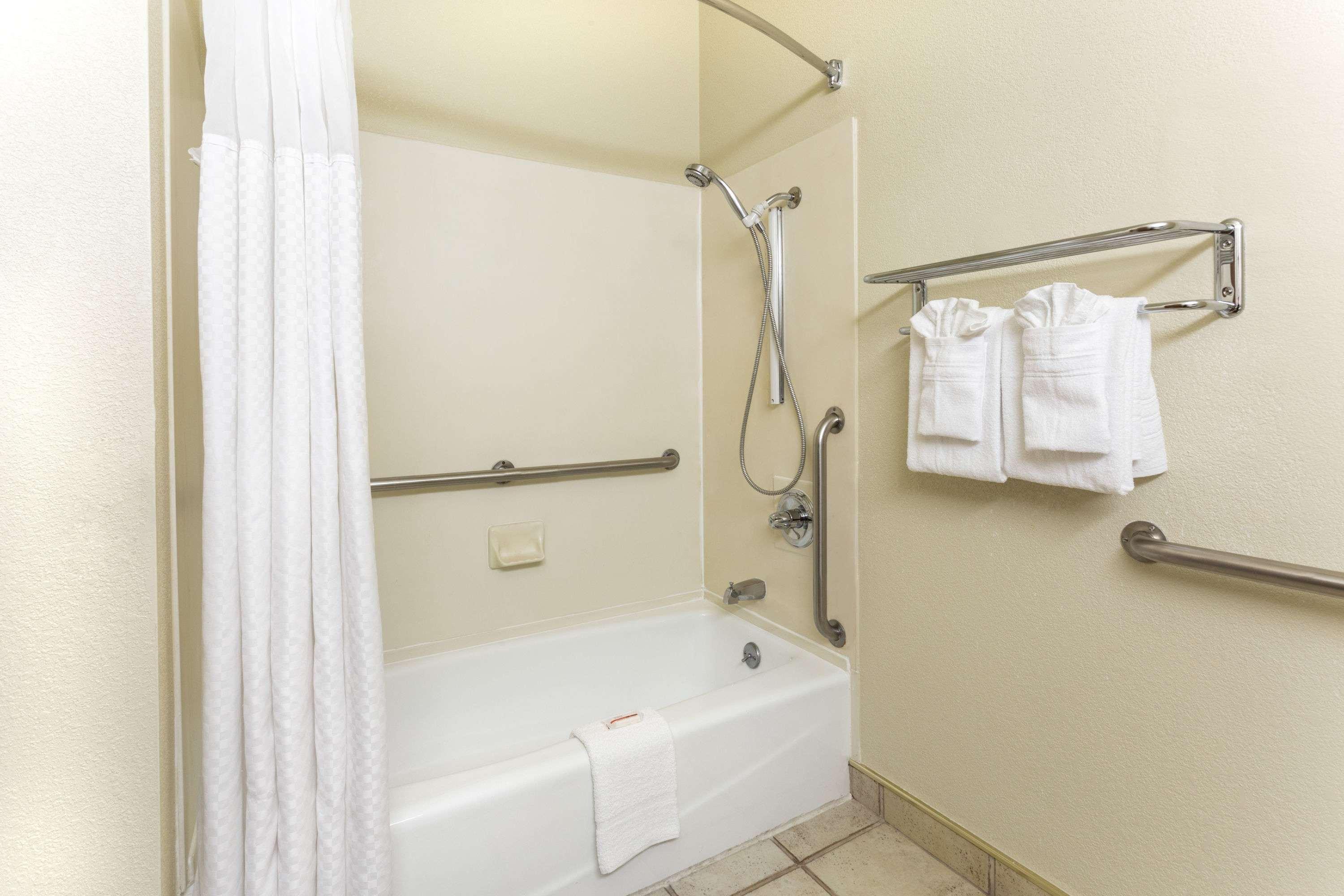 Days Inn By Wyndham Colorado Springs Airport Room photo