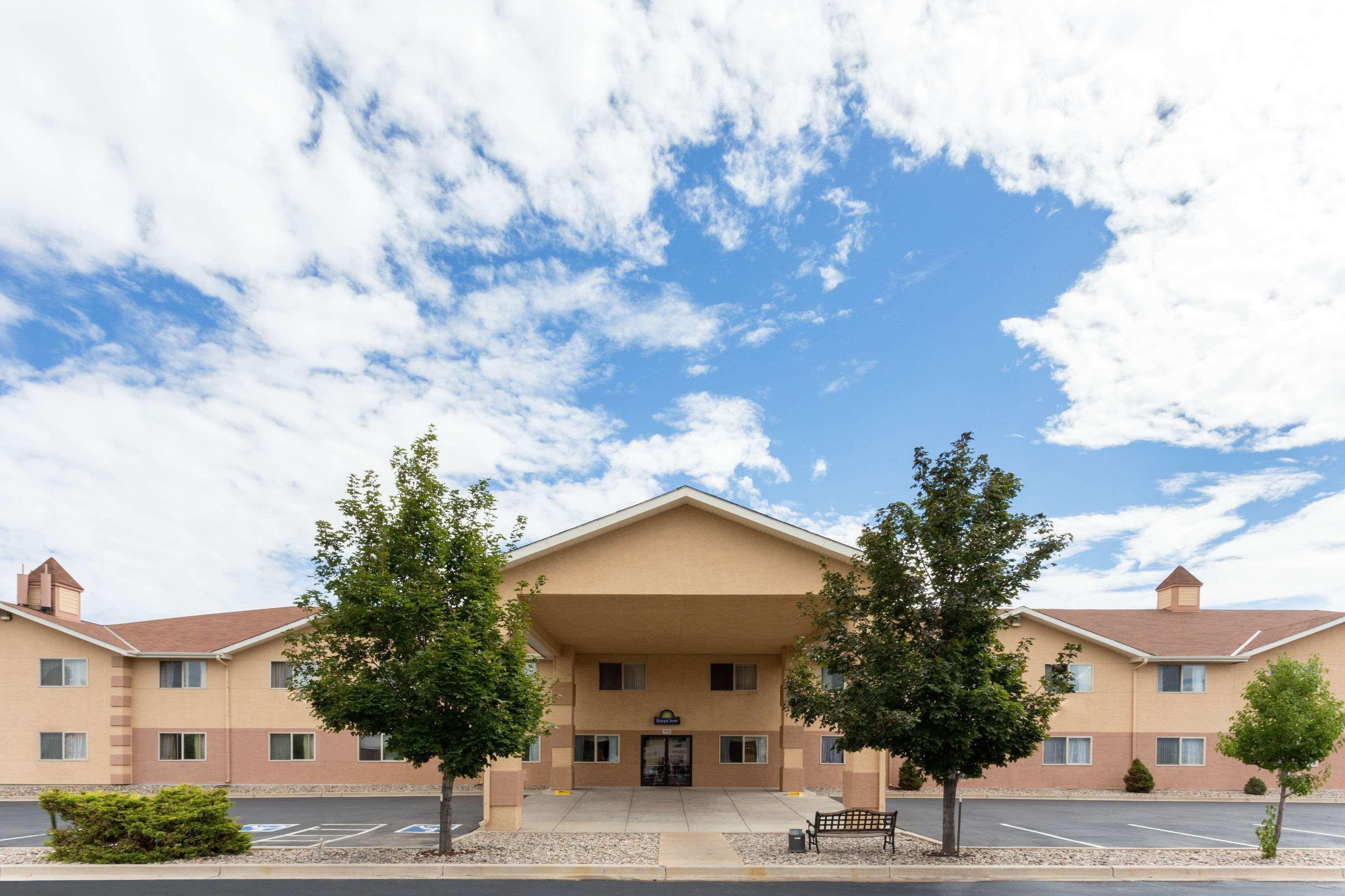 Days Inn By Wyndham Colorado Springs Airport Exterior photo