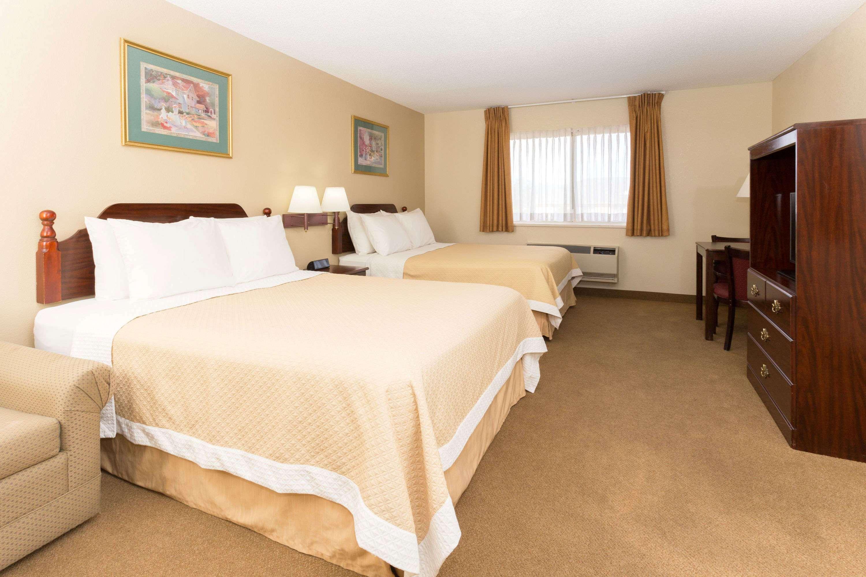 Days Inn By Wyndham Colorado Springs Airport Exterior photo