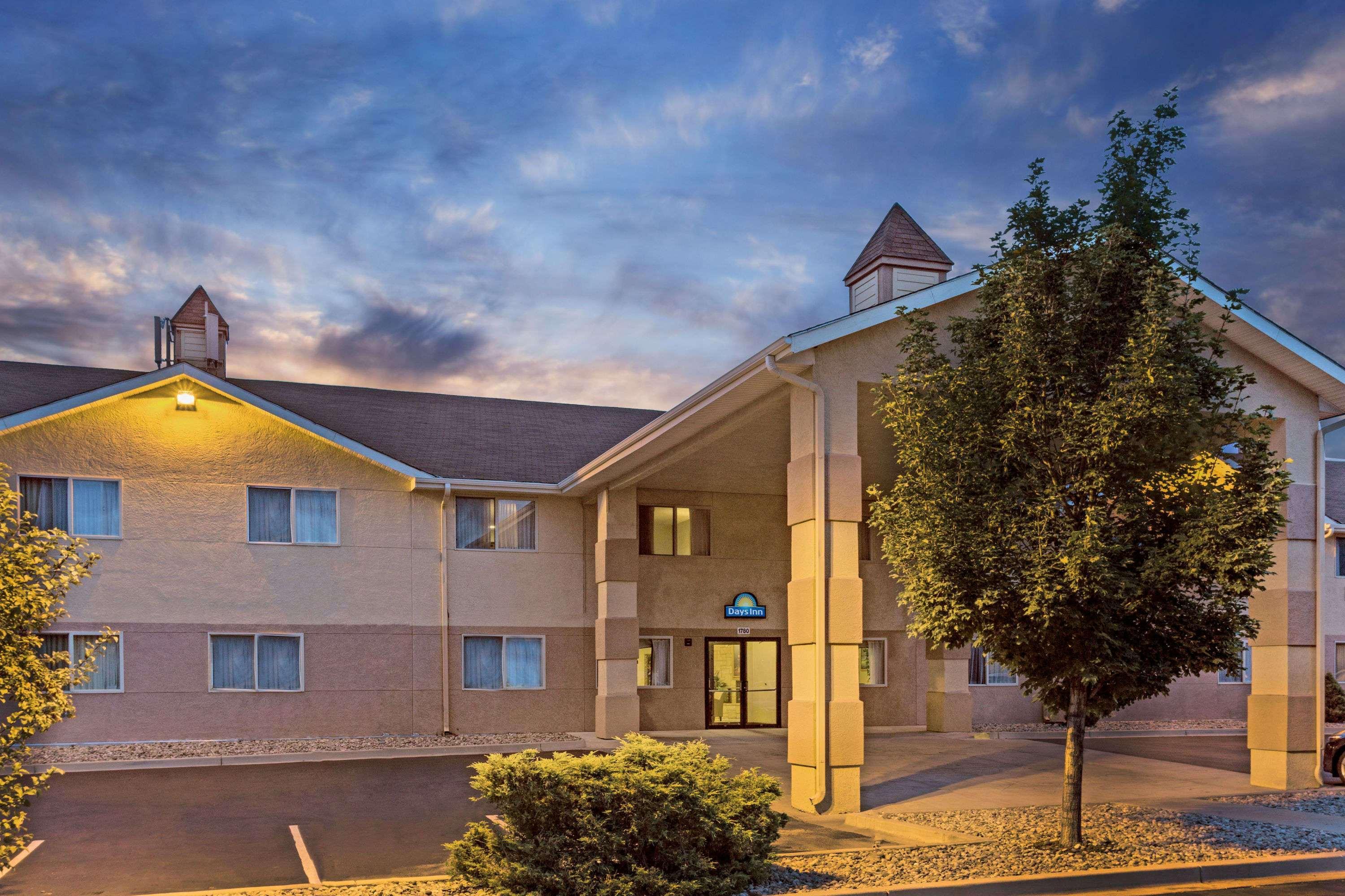 Days Inn By Wyndham Colorado Springs Airport Exterior photo