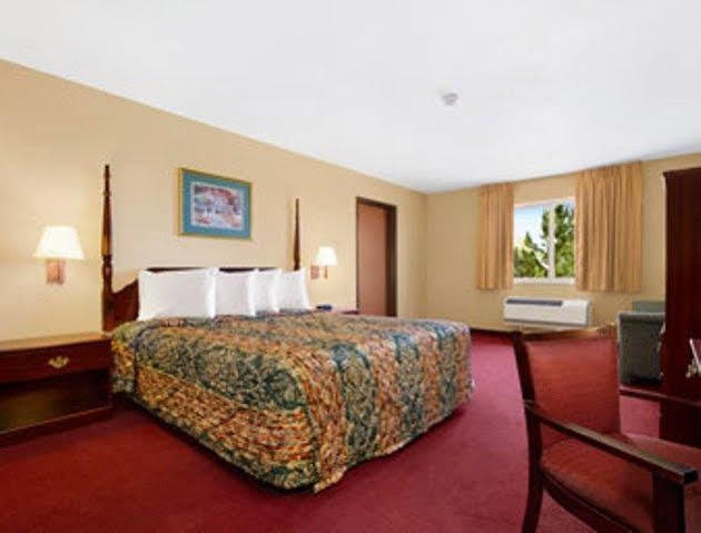 Days Inn By Wyndham Colorado Springs Airport Exterior photo
